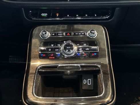 Used 2022 Lincoln Nautilus Reserve w/ Equipment Group 201A image 16