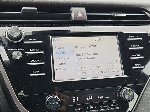 Used 2019 Toyota Camry SE FWD image 17