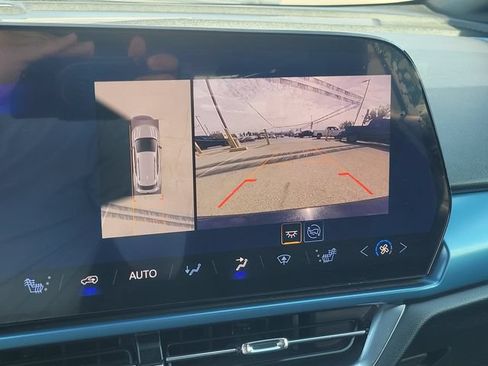Certified 2024 Chevrolet Equinox EV LT FWD image 21
