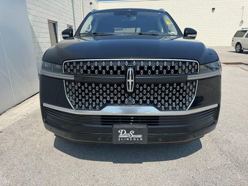Certified 2025 Lincoln Navigator L Reserve AWD/4WD image 2