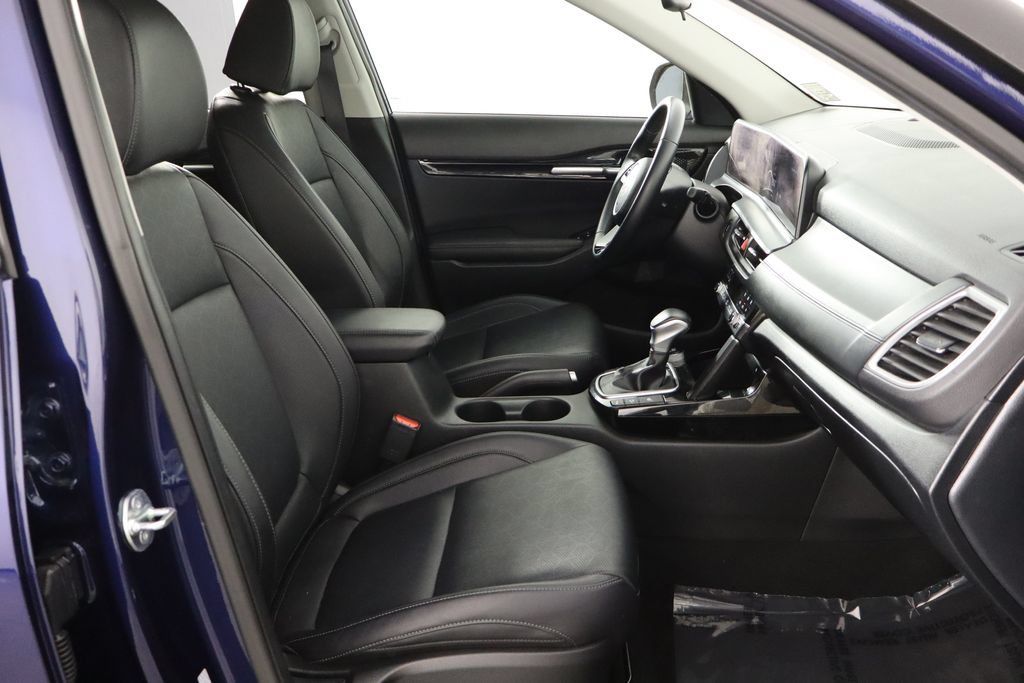 Used 2025 Kia Seltos EX FWD image 19