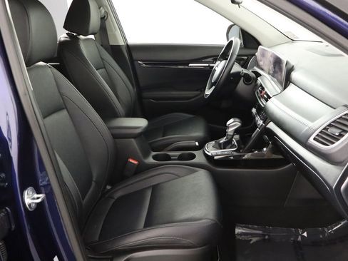 Used 2025 Kia Seltos EX FWD image 19