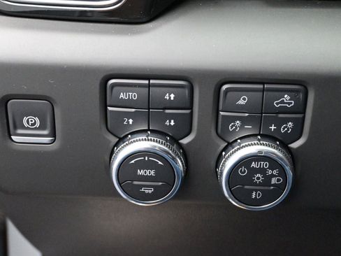 Used 2025 GMC Sierra 1500 AT4 w/ AT4 Premium Package image 21