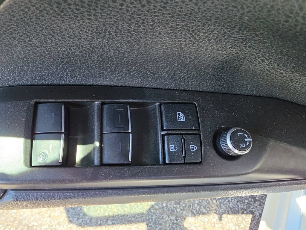Used 2022 Toyota Camry XSE FWD image 19