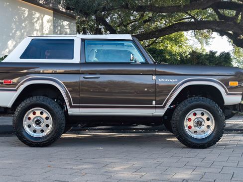 Used 2024 Ford Bronco Black Diamond AWD/4WD image 5