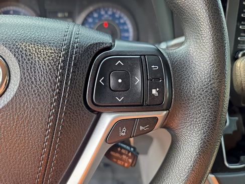 Used 2020 Toyota Sienna LE FWD image 25