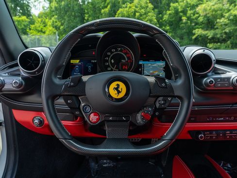 Used 2022 Ferrari F8 Tributo RWD image 31
