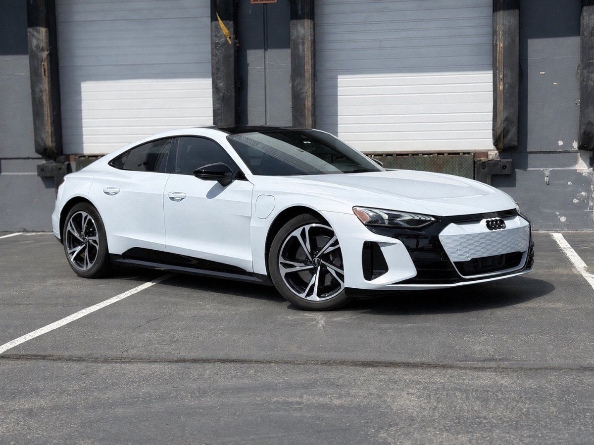 Used 2023 Audi e-tron GT Premium Plus w/ Performance Package AWD/4WD image 35
