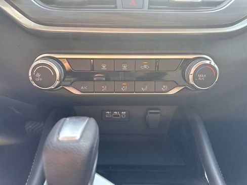 Used 2023 Nissan Altima 2.5 SV FWD image 17