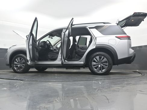 Used 2024 Nissan Pathfinder SV FWD image 43