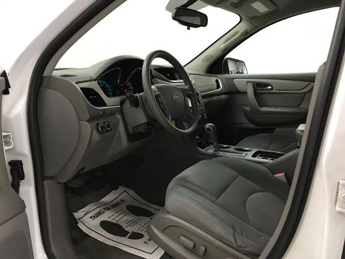 Used 2017 Chevrolet Traverse LS FWD image 9