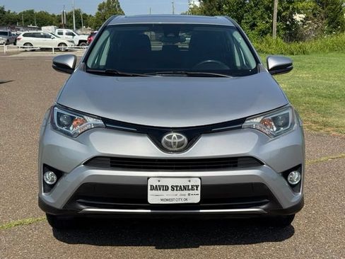 Used 2018 Toyota RAV4 XLE FWD image 2