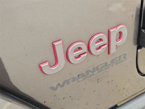 Used 2021 Jeep Wrangler Unlimited Rubicon AWD/4WD image 31