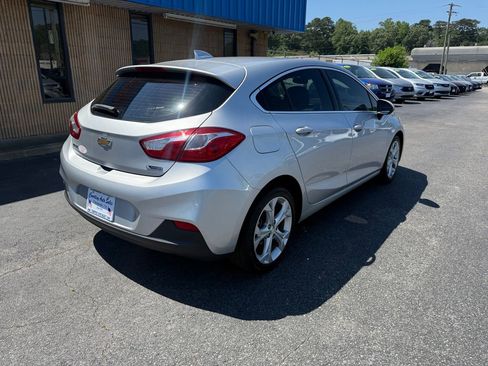 Used 2018 Chevrolet Cruze Premier FWD image 12