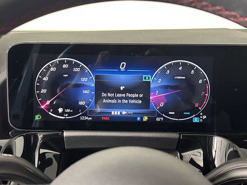 Used 2025 Mercedes-Benz GLA 250 4MATIC image 30