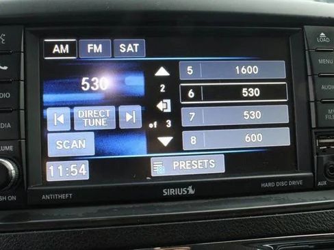 Used 2015 Chrysler Town & Country Touring image 25