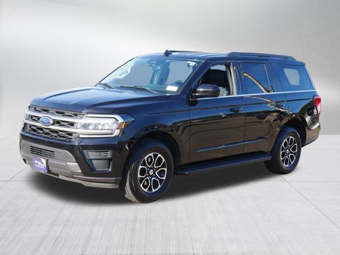 Certified 2024 Ford Expedition XLT image 3