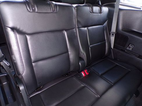 Used 2020 Ford Explorer XLT w/ Equipment Group 202A image 9