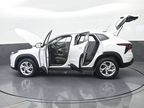 Used 2025 Chevrolet Trax LS w/ LS Convenience Package FWD image 72