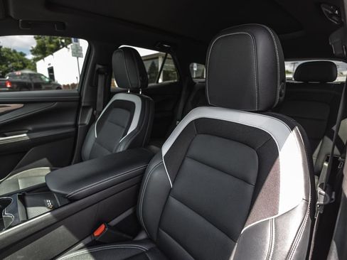 Used 2024 Chevrolet Blazer EV LT AWD/4WD image 16