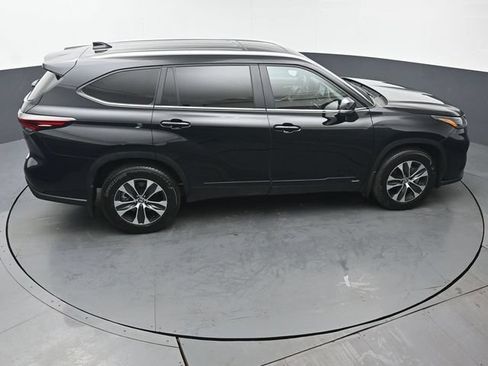 Certified 2026 Toyota Highlander XLE w/ Protection Package #3 (TMS) AWD/4WD image 48