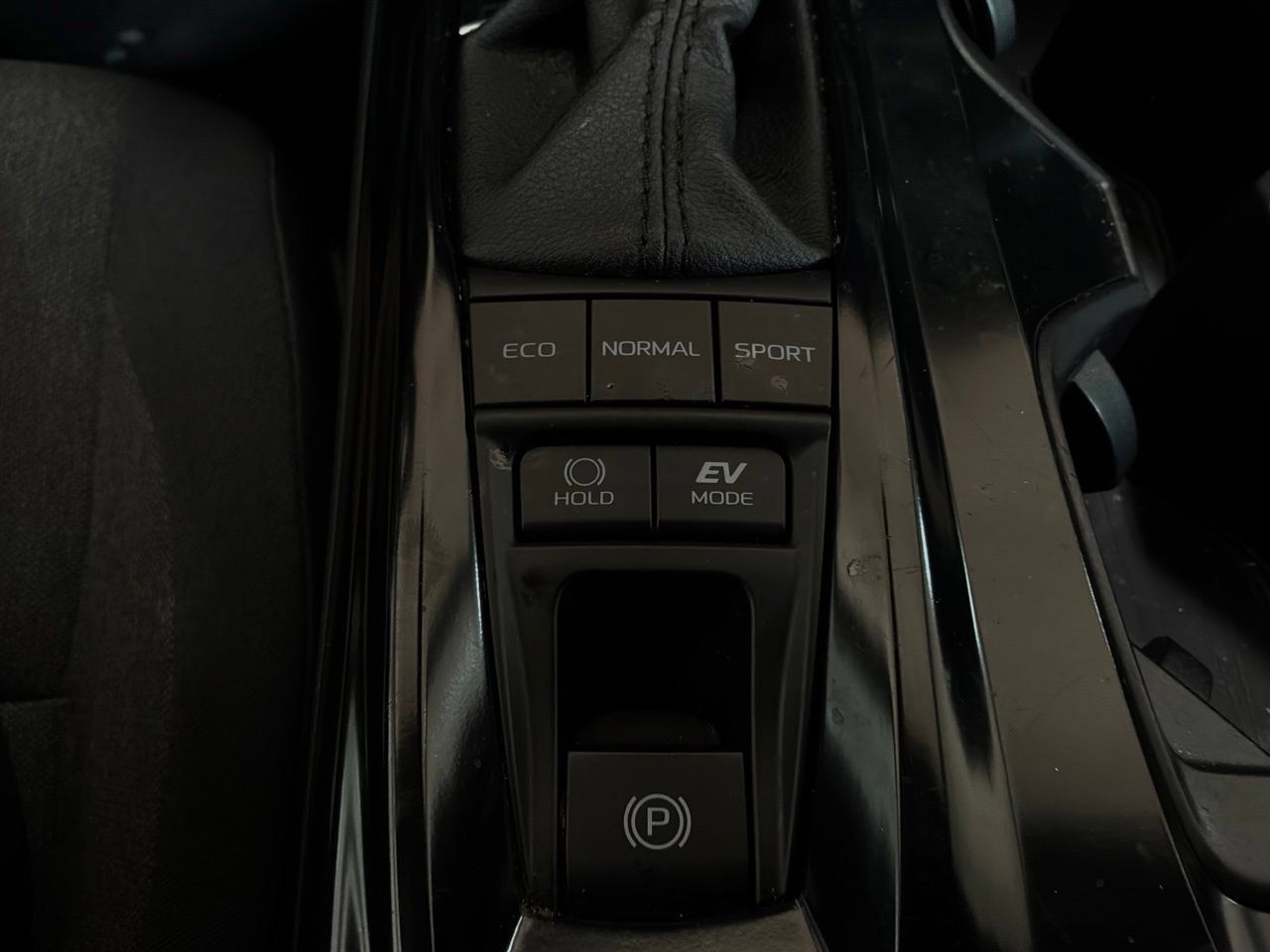 Used 2025 Toyota Camry LE FWD image 25