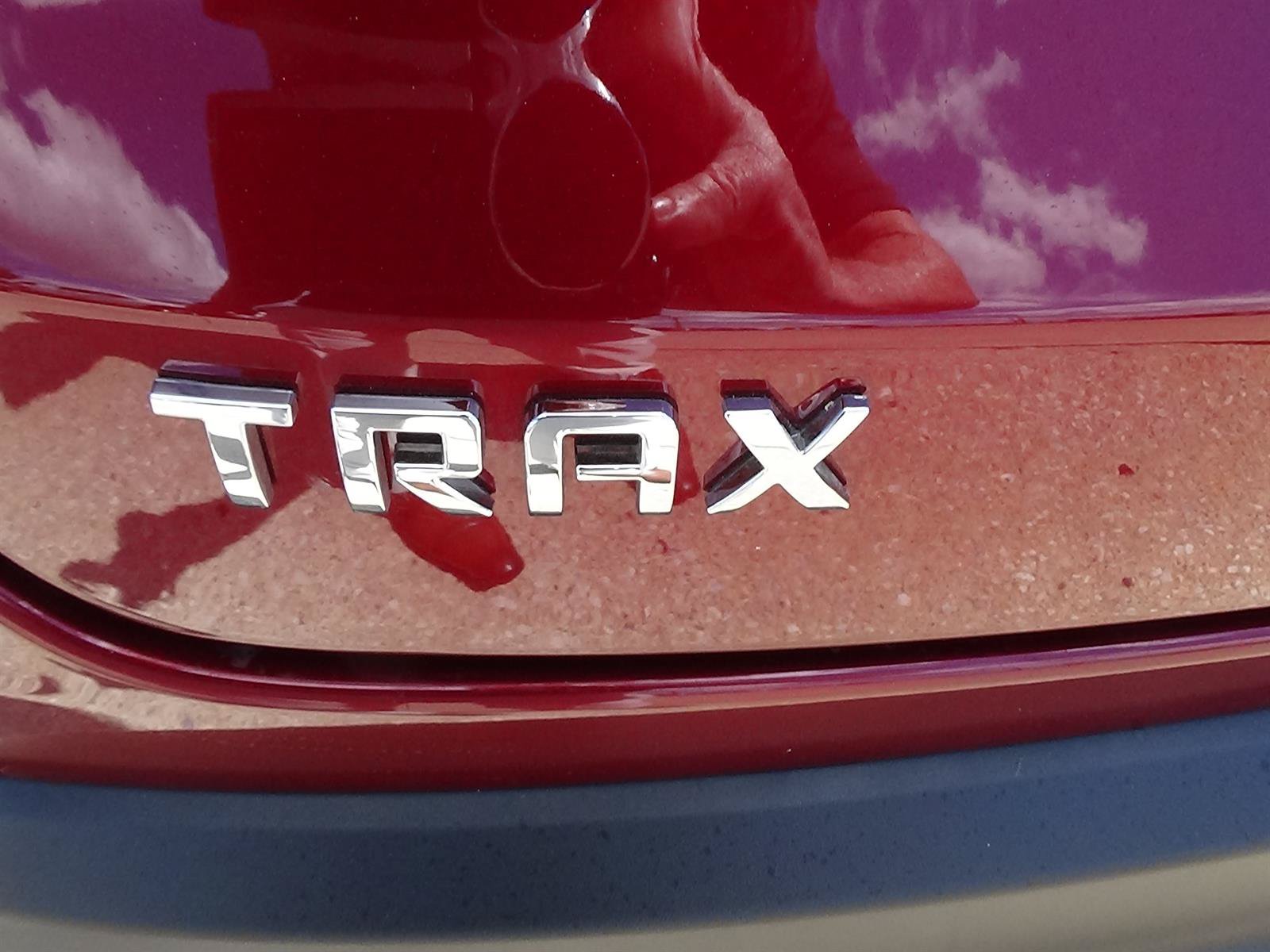 Used 2025 Chevrolet Trax LT w/ LT Convenience Package FWD image 10