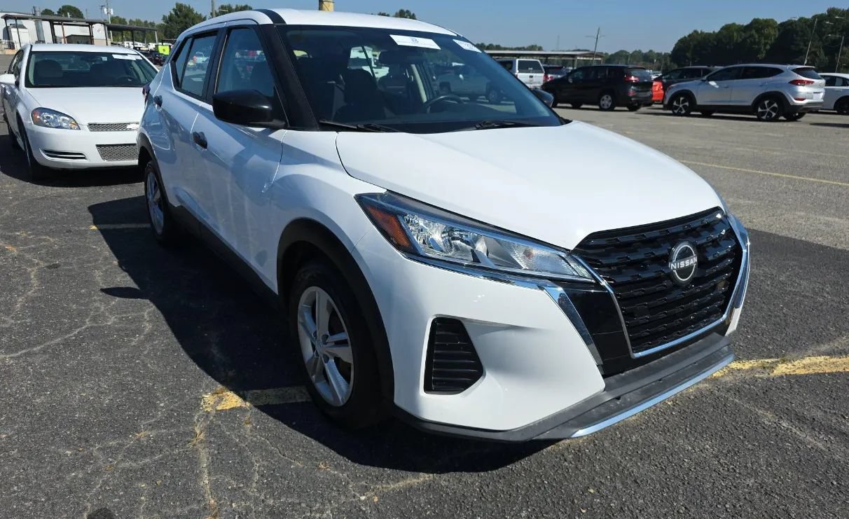 Used 2022 Nissan Kicks S FWD image 2