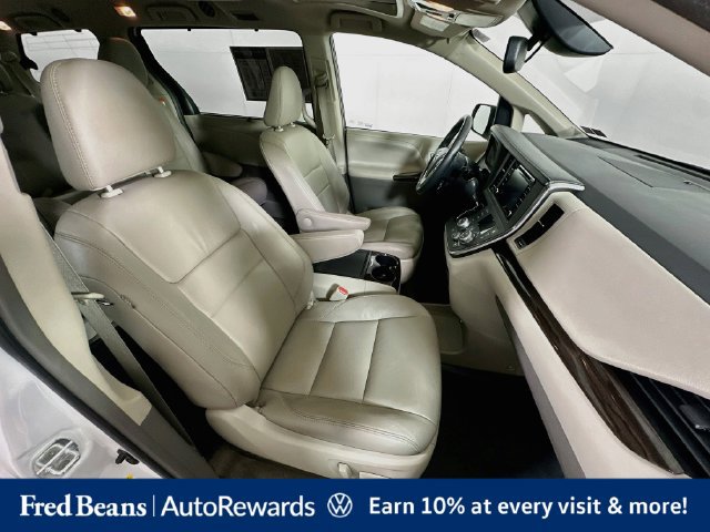 Used 2018 Toyota Sienna XLE Premium FWD image 37
