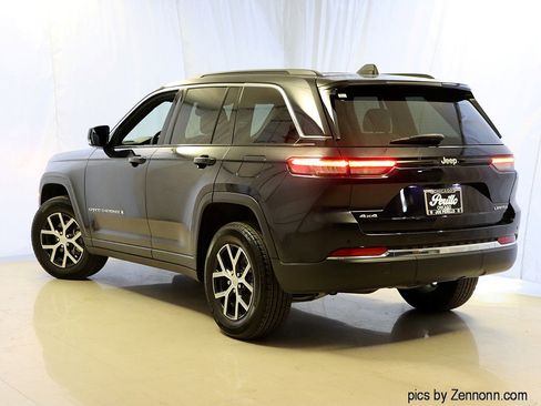 Used 2024 Jeep Grand Cherokee Limited image 9