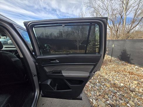 Certified 2022 Volkswagen Atlas SEL Premium image 14