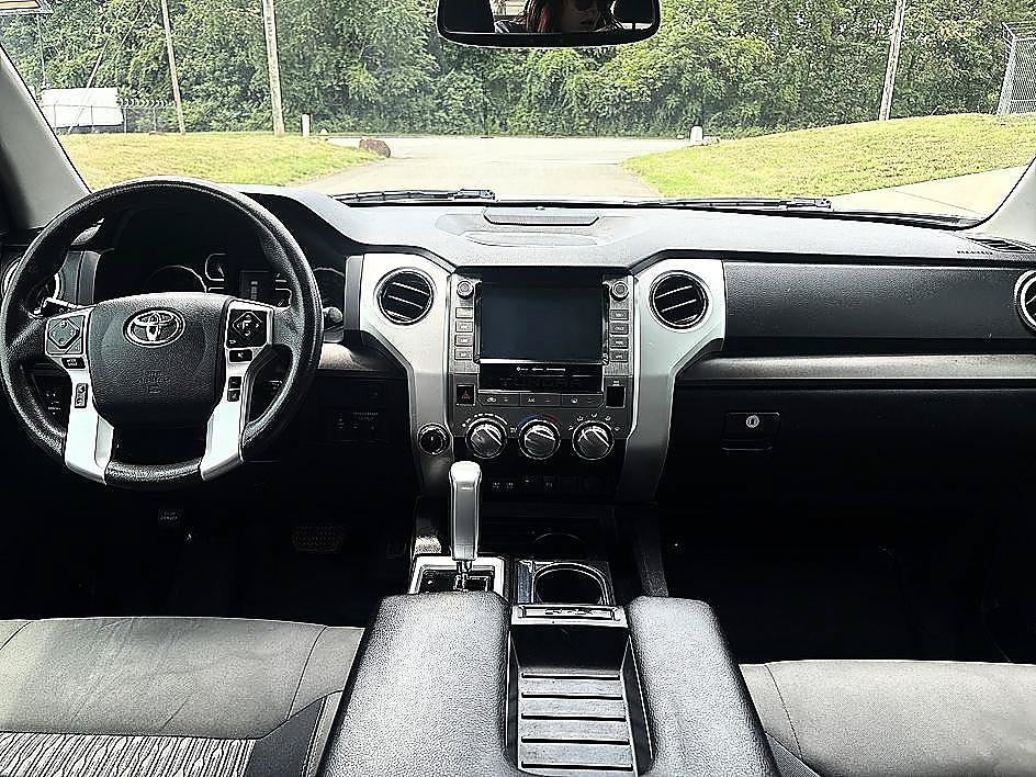 Used 2020 Toyota Tundra SR5 w/ SR5 Convenience Package AWD/4WD image 15