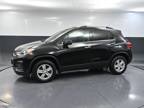 Used 2020 Chevrolet Trax LT w/ LT Convenience Package image 10