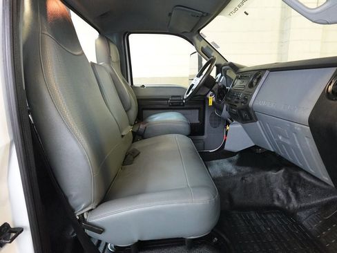 Used 2019 Ford F750 2WD Regular Cab Super Duty image 21