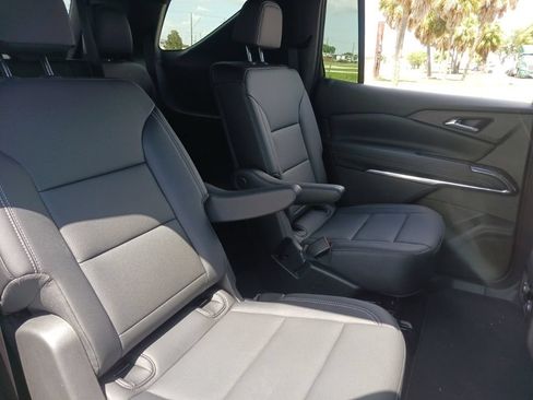 Used 2026 Chevrolet Traverse LT FWD image 17