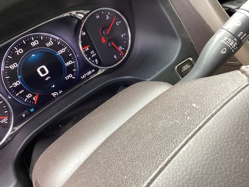 Used 2017 GMC Acadia Denali AWD/4WD image 3