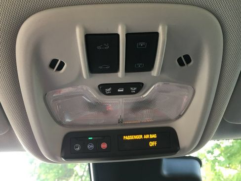 Used 2022 Chevrolet Bolt EUV Premier w/ Sun & Sound Package FWD image 13