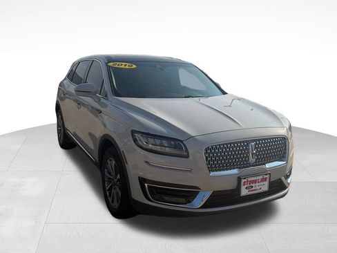 Used 2019 Lincoln Nautilus Select AWD/4WD image 3
