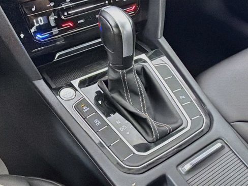Used 2023 Volkswagen Arteon SE FWD image 17