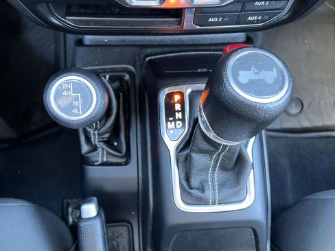 Used 2022 Jeep Wrangler Unlimited Sahara w/ Dual Top Group image 9