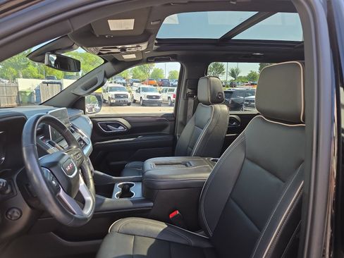 Used 2022 GMC Yukon XL SLT w/ SLT Premium Package AWD/4WD image 9