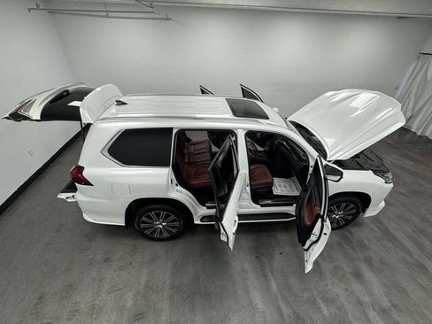 Used 2019 Lexus LX 570 4WD w/ Luxury Package image 15