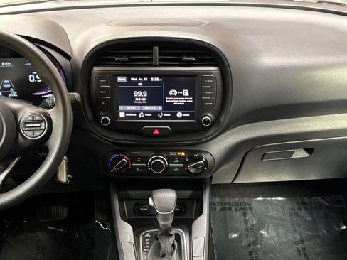 Used 2025 Kia Soul LX w/ LX Technology Package FWD image 14