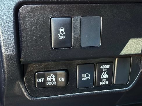 Used 2022 Toyota Tacoma TRD Off-Road AWD/4WD image 16