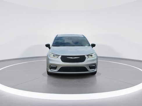 New 2026 Chrysler Pacifica Limited w/ Trailer Tow Group image 3