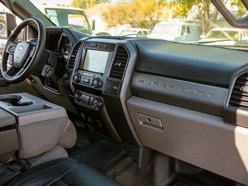 Used 2022 Ford F350 XLT w/ Black Appearance Package image 11