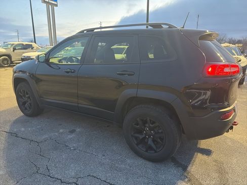 Used 2018 Jeep Cherokee Trailhawk w/ Quick Order Package 27L image 7