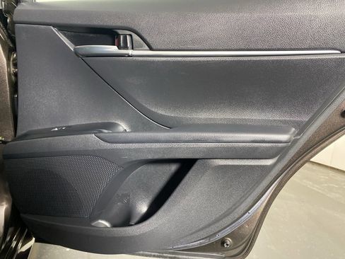 Used 2018 Toyota Camry LE image 29