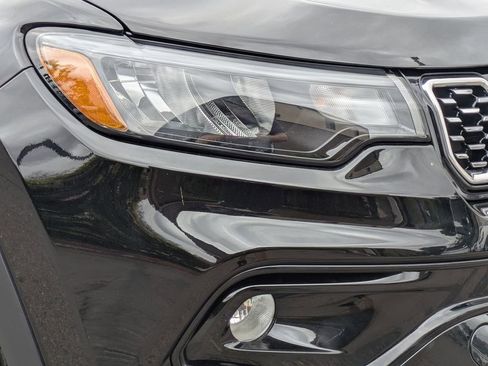 Used 2025 Jeep Compass Limited image 8