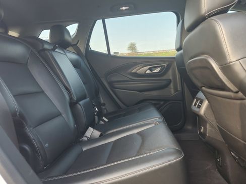 Used 2024 GMC Terrain SLT image 20